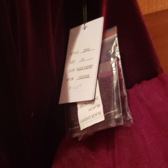 Dress - Picture 3 of 3